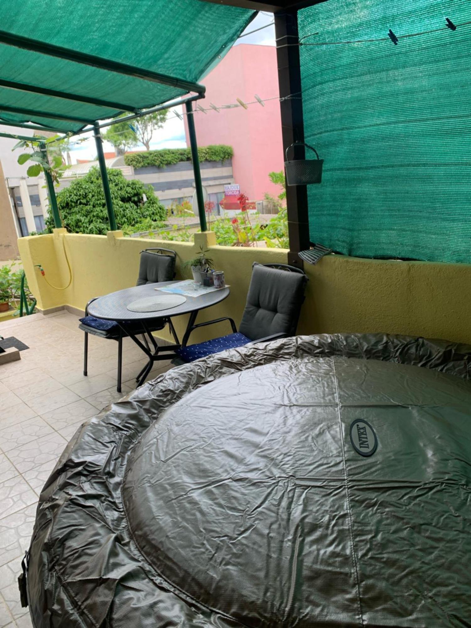 Shiny Apartment Split