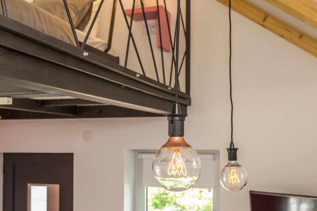 Shiny Apartment Split