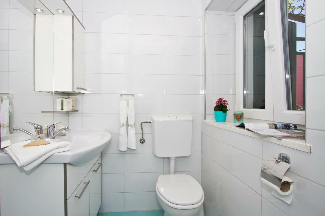 Shiny Apartment Split