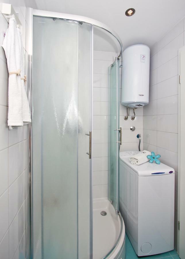Shiny Apartma *